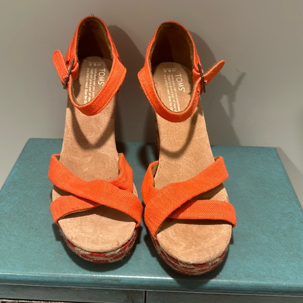 Tom’s Coral Checkered Wedge Sandal